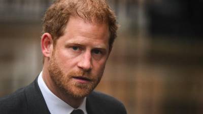 El príncipe Harry llegó este martes a Londres para una visita de tres días en la que no verá a ningún miembro de la realeza.