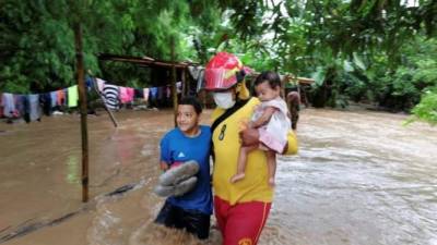 Miles de familias han sido evacuadas de Bilwi, donde se espera toque tierra el huracán Eta la madrugada de este martes./EFE.