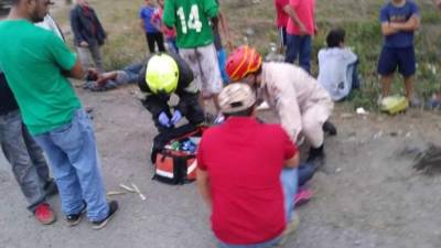 Una unidad del Cuerpo de Bomberos se encargó de brindarles los primeros auxilios.
