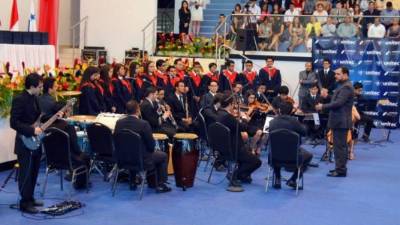Brillantes jóvenes de la Orquesta de cámara de la Unitec.