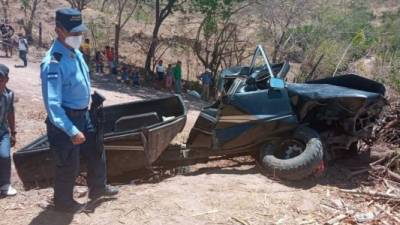 El vehículo quedó severamente dañado tras el impacto. Foto cortesía: Socorrismo Tegucigalpa CRH