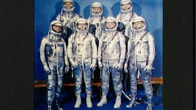 En esta foto de archivo tomada en diciembre de 1962 aparecen los siete primeros astronautas de la Nasa. En primera fila aparecen, de izquierda a derecha, Walter M. Schirra, Jr., Donald K. Slayton, John H. Glenn, Jr., and M. Scott Carpenter. En fila de atrás, de izquierda a derecha aparecen Alan B. Shepard, Jr., Virgil I. Grissom and L. Gordon Cooper.