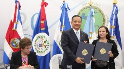 Representantes de China Taiwán durante una reunión del SICA.