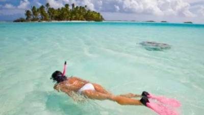 Roatán, con sus playas de aguas cristalinas, arrecifes y hermosos paisajes, es uno de los destinos turísticos más visitados de Honduras. Para quienes planean visitar la isla durante el Feriado Morazánico 2026, esta guía reúne las principales opciones para llegar, los lugares que pueden conocer y las actividades que pueden realizar durante su estadía.