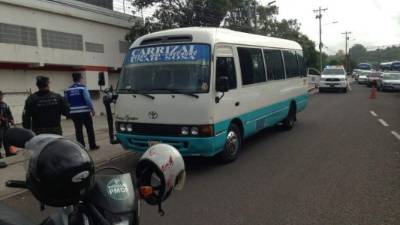 El pasajero quedó dentro del bus.