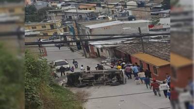 Estas personas fueron auxiliadas por miembros del cuerpo de bomberos y Cruz Roja.