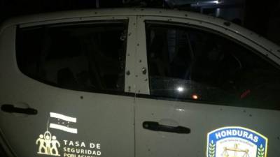 La unidad presenta orificios de diferentes calibres.