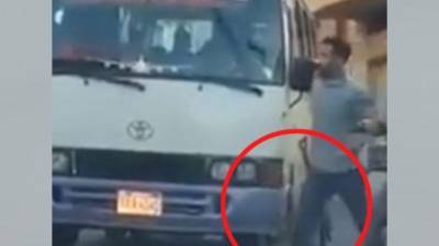 Civil se baja de vehículo y con fusil intimida a conductor de bus en Tegucigalpa