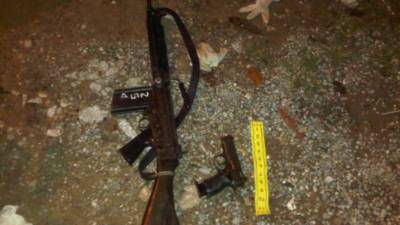 Las armas halladas en la zona son una pistola nueve milímetros y un fusil Fal.