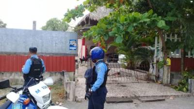 Las autoridades se presentaron a la escena del crimen.