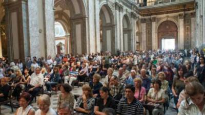 Delincuentes se llevaron $12,500 de la catedral donde fue arzobispo el papa Francisco.