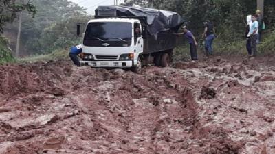 Las carretras están intransitables para transporte liviano y pesado.