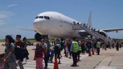Los cientos de turistas rusos llegaron ayer a Venezuela procedentes.