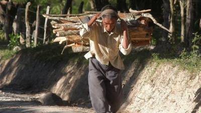 La pobreza, la baja escolaridad, el no acceso a servicios básicos y de salud afectan la calidad de vida de los hondureños, en especial en las zonas rurales.