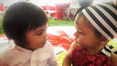 La pequeña Alaïa, hija de Adamari López y Toni Costa, fue una de las invitadas de honor para la celebración.