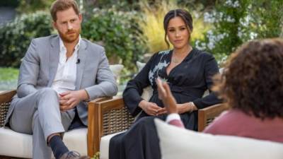 Harry y Meghan Markle durante su entrevista con Oprah Winfrey.