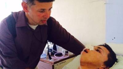 Cristian Leiva padre de Bryan Ariel Leiva Prado al encontrarlo en el HEU.