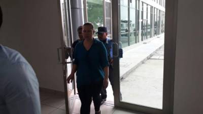 Se presume responsable a la mujer de tener intimidadas a las menores.