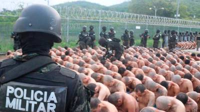 <b><span class=mln_uppercase_mln>cárceles.</span></b> El Ejército dirige la seguridad penitenciaria en el país.