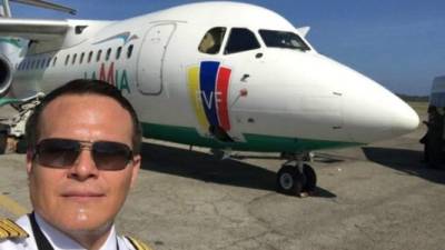 Autoridades revelaron que Miguel Quiroga, piloto y dueño del avión siniestrado, tenía orden de captura. AFP.