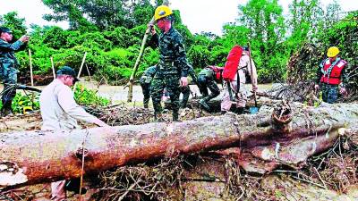 El Cuerpo de Bomberos y militares encontraron el cuerpo del migrante Billy Sontesr.