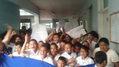 Las manifestaciones de los niños en la departamental de Educación de Cortés.