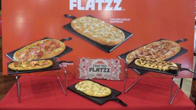 Pizza Hut amplía su propuesta gastronómica con Crafted Flatzz, una nueva línea de pizzas que apuesta por recetas artesanales, sabores intensos y una base semi delgada.