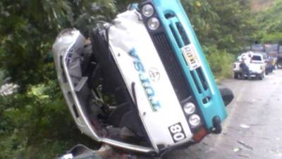 El accidente dejó al menos diez personas heridas.