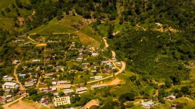 Los hombres fueron ultimados en una zona montañosa.