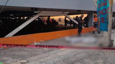 Escena del accidente donde quedó el cuerpo del hondureño.