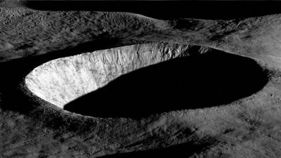 Artemis II representa el regreso de astronautas al entorno de la Luna por primera vez desde Apollo 17 en 1972. La misión busca demostrar que la humanidad puede volver a viajar al espacio profundo tras décadas centrada en la órbita terrestre. La misión de la NASA marca el retorno humano al entorno lunar con un viaje de prueba de 10 días alrededor del satélite. Estos son los datos esenciales que explican por qué Artemis II es el paso decisivo hacia una nueva era espacial.