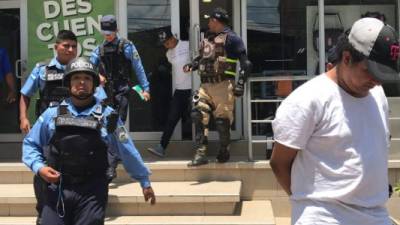 Momento en el que llegaban los agentes de la Policía Nacional de Honduras.