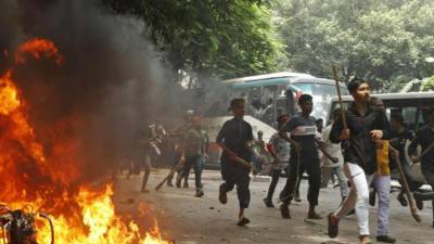 Cientos de miles de bangladesíes se manifestaron el domingo para exigir la dimisión de la primera ministra, Sheikh Hasina.