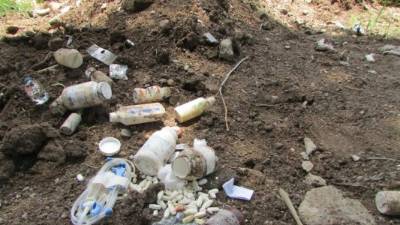 Algunos de los frascos tenían fechas de caducidad de los años 2007, 2008, 2014 y en algunos casos de 2015 y 2017.