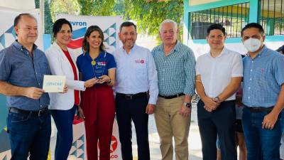 Fue gracias al socio aliado de JA Honduras, Chevron - Texaco, 39 voluntarios, el apoyo de los directores y docentes que se logró cerrar el programa con éxito.