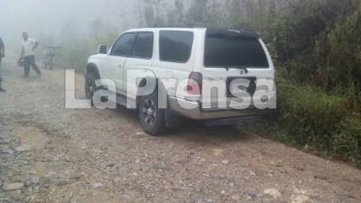 Vehículo en el que se conducían las víctimas.