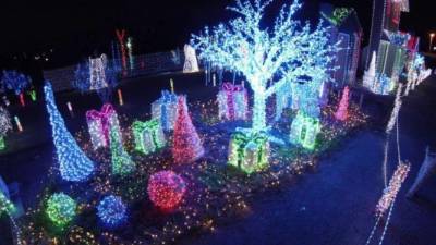 La Villa Navideña de Tegucigalpa es multicolor, posee seis millones de foquitos.