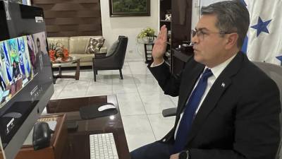 El presidente de Honduras, Juan Orlando Hernández, durante la juramentación.