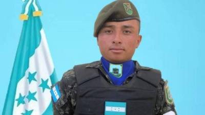 Fotografía en vida de Brayan Omar Rosales Sánchez con su uniforme militar.