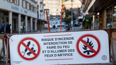 Un incendio registrado en un frecuentado bar de la localidad de Crans Montana ha causado decenas de muertos y un centenar de heridos, la mayoría de estos muy graves, confirmó este jueves la Policía Cantonal de Valais.