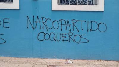 Mensaje puesto en las paredes de la sede del Partido Nacional.