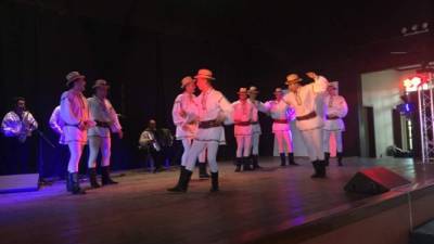 Momento de la presentación del Ballet Folklórico Mortisorul de Rumania.