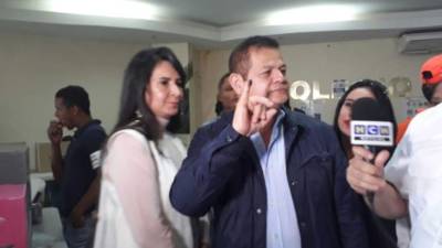 El candidato de la Alianza Patriótica tras ejercer el sufragio.