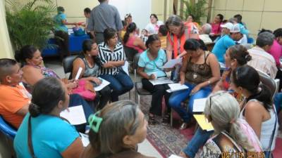 El personal de un Codel del sector Rivera Hernández recibe capacitación.