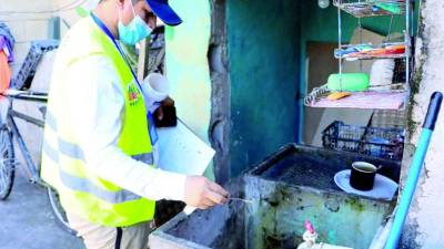 Los equipos multidisciplinarios entrarán casa por casa para colocar BTI y eliminar todo tipo de criaderos de zancudos.
