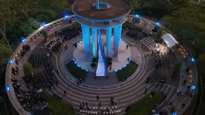 Izada de la Bandera Nacional en el Cerro Juana Laínez.