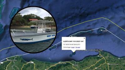 Fotografía de la embarcación y alerta emitida por autoridades de la Marina Mercante.