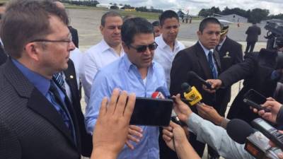 El presidente de Honduras, Juan Orlando Hernández, al momento de llegar a Guatemala.