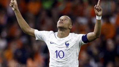Kylian Mbappé se despachó con dos tremendos golazos para darle la victoria ante Países Bajos y la clasificación a Francia a la Eurocopa 2024.