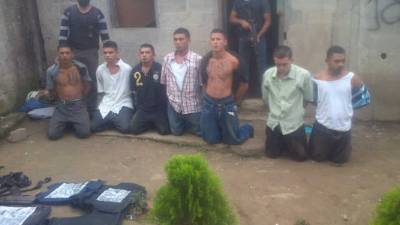 En esta vivienda abandonada fueron detenidos los supuestos miembros de la mara 18 tras la persecución policial.